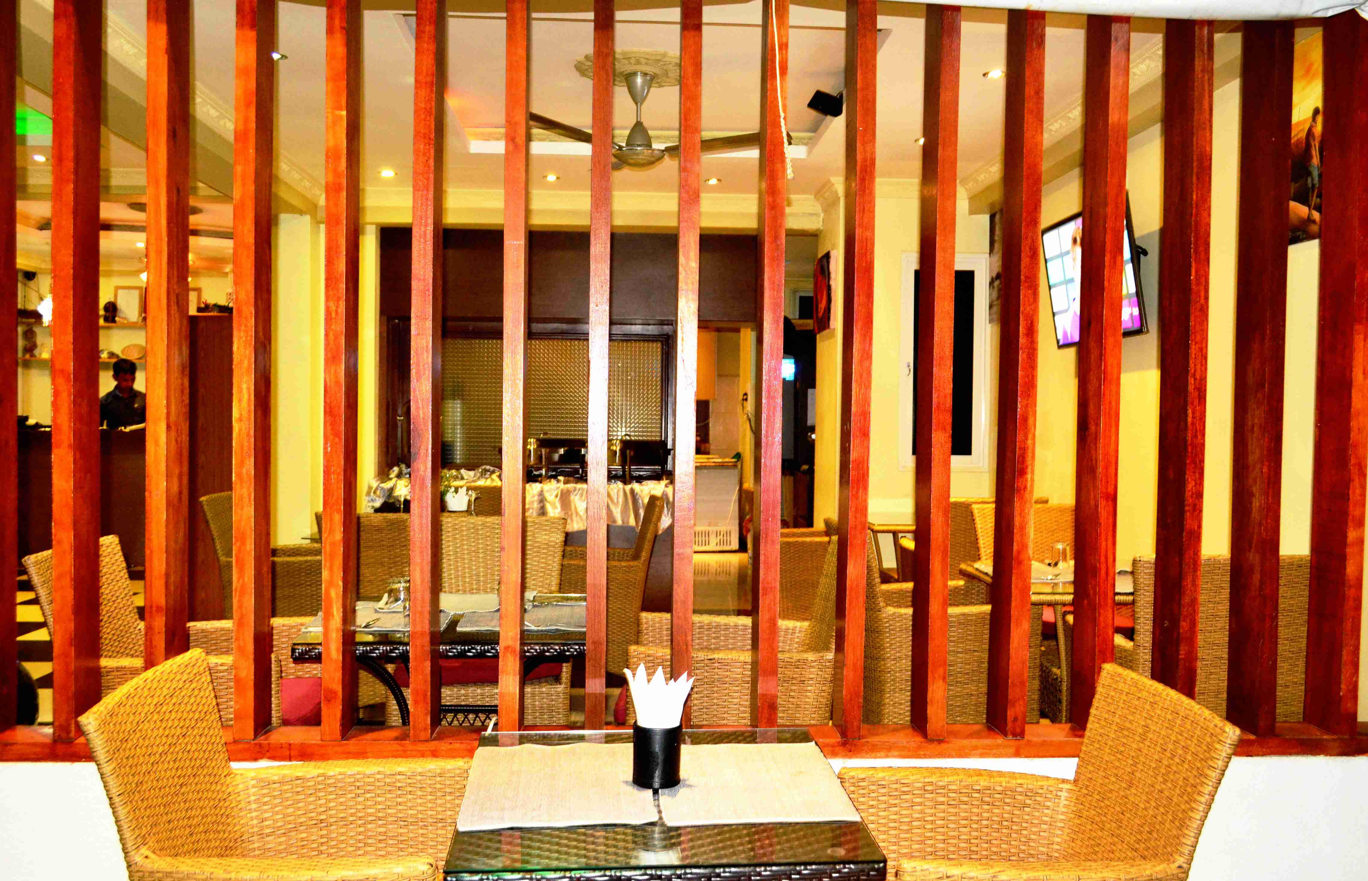 Ui hotel. Ari Grand Hotel by UI 4*.